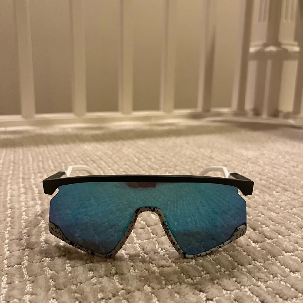 Oakley Kids Sunglasses with Blue and Black Frame - Picture 4 of 5